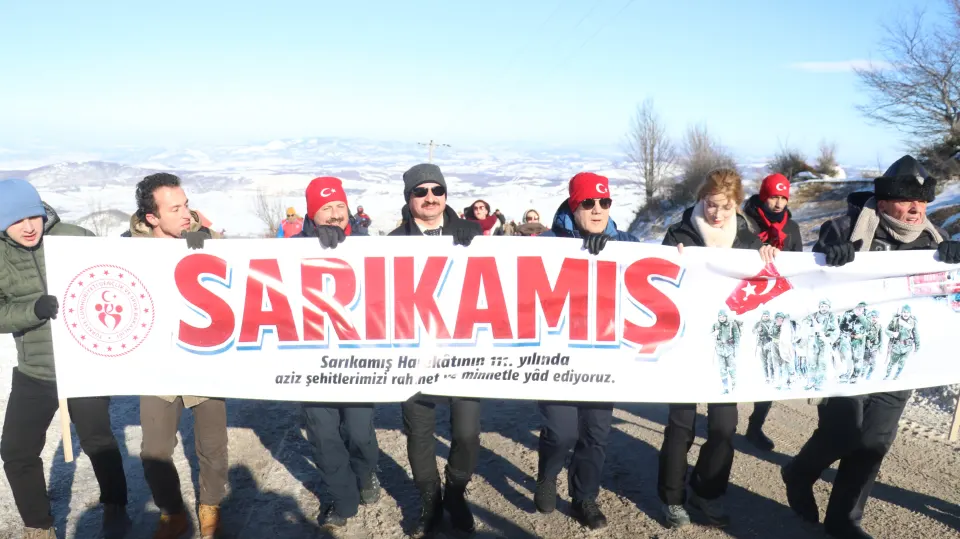 Ladik Akdağ’da 200 Metrelik Dev Türk Bayrağıyla Sarıkamış Yürüyüşü 5