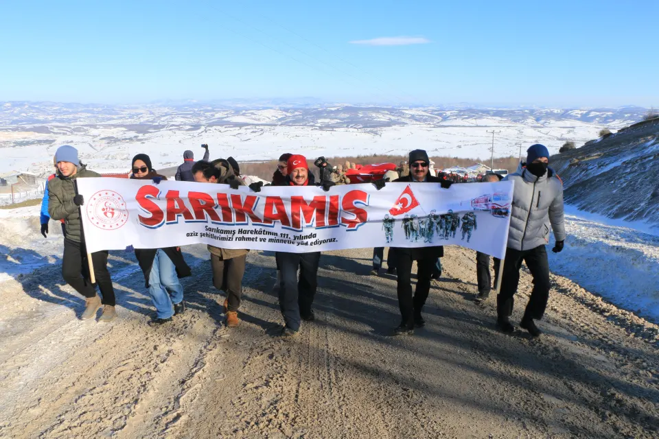 Ladik Akdağ’da 200 Metrelik Dev Türk Bayrağıyla Sarıkamış Yürüyüşü 2