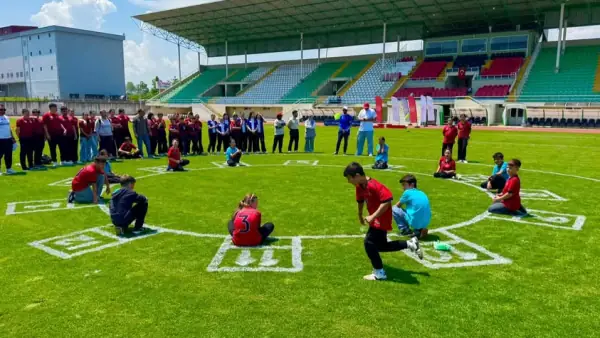 Çarşamba'da Geleneksel Çocuk Oyunları Şenliği Düzenlendi