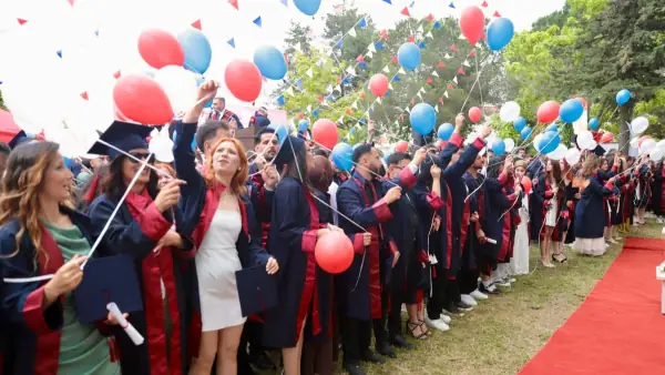 Çarşamba Güneşdoğdu Kampüsünde Mezuniyet Coşkusu Yaşandı