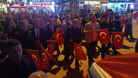 Çarşamba'da 29 Ekim Coşkusu: Fener Alayı Yürüyüşü Düzenlendi