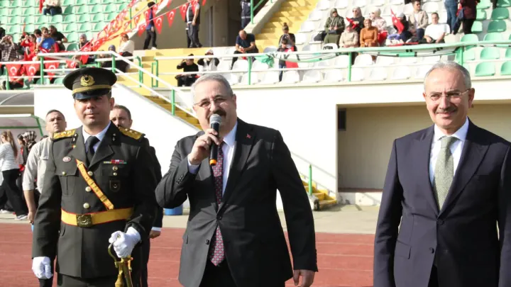 Cumhuriyet Bayramı programından bir kare, Çarşamba Şehir Stadyumu (Fotoğraf: Çarşamba Kaymakamlığı)